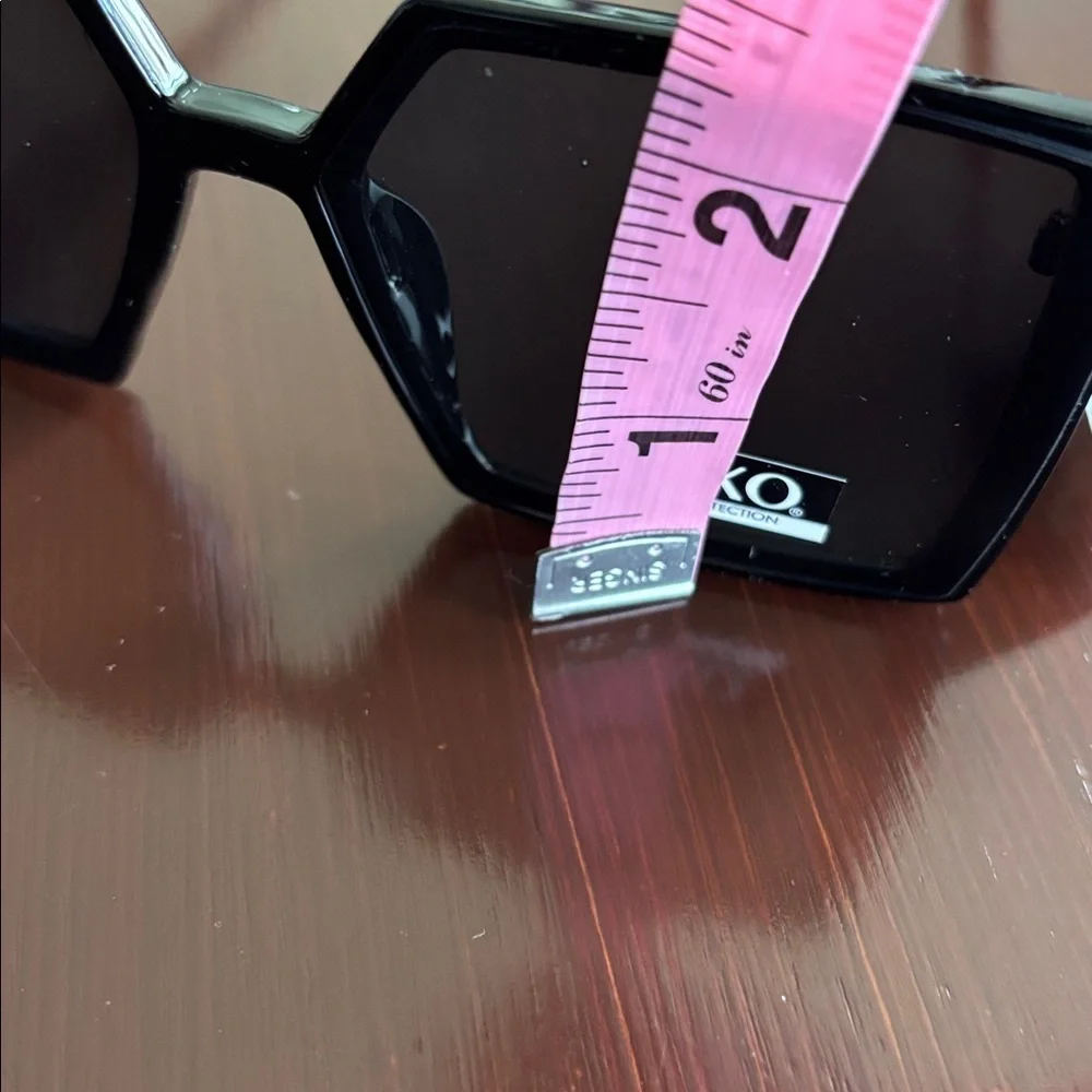 XOXO  100% UV protection,black geometric square frame,black lens